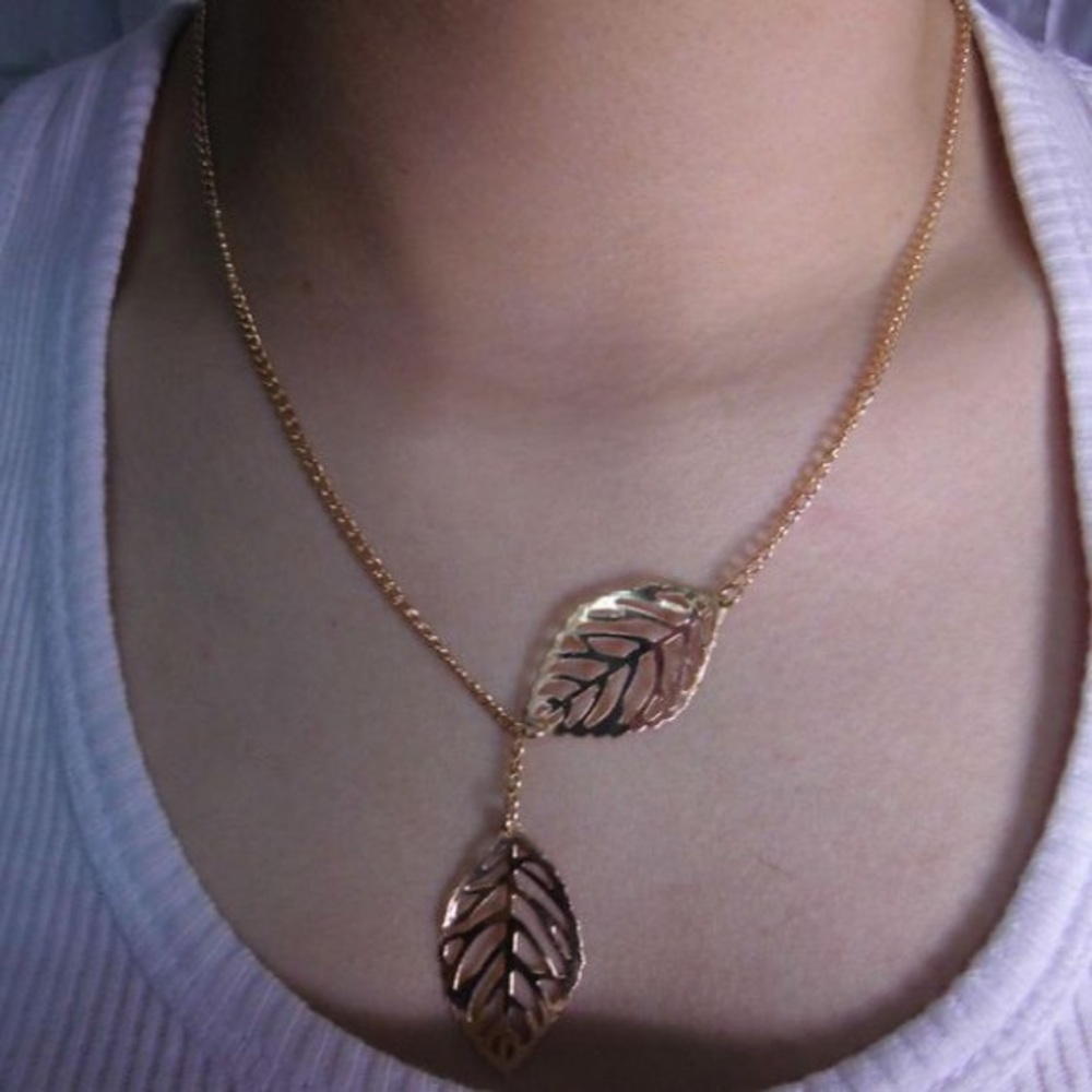 3/$25🦋 Leaf Necklace in Gold